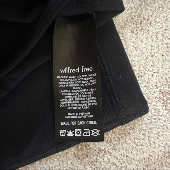 Aritzia Divinity 5" Romper - Picture 4 of 4